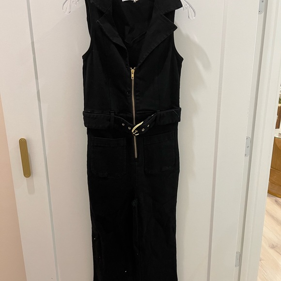 Elegant Black Sleeveless Dress